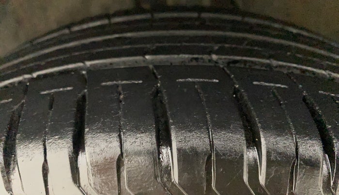 2011 Maruti Swift Dzire ZXI, Petrol, Manual, 62,440 km, Left Front Tyre Tread