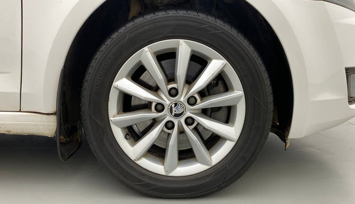 2016 Skoda Octavia 1.8 TSI STYLE PLUS AT, Petrol, Automatic, 92,615 km, Right Front Wheel