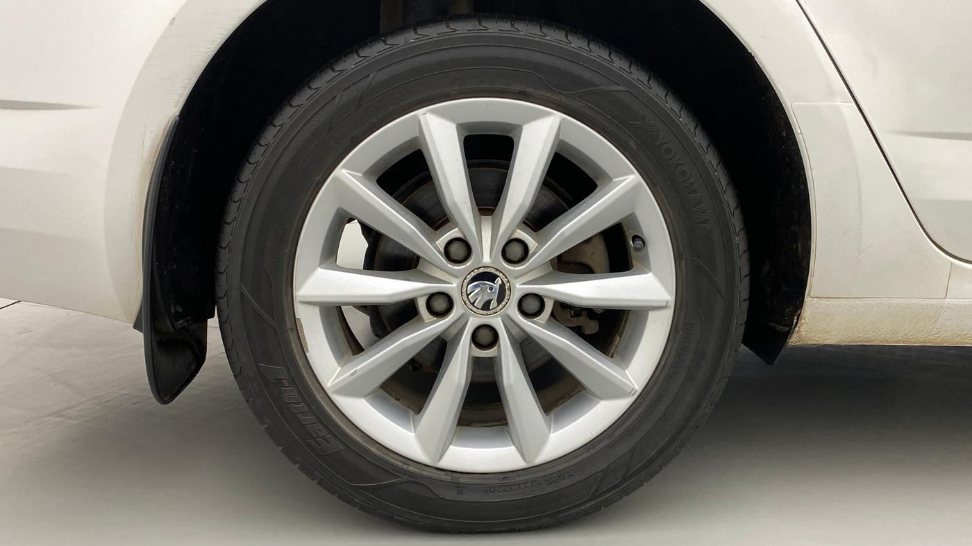2016 Skoda Octavia 1.8 TSI STYLE PLUS AT, Petrol, Automatic, 92,615 km, Right Rear Wheel