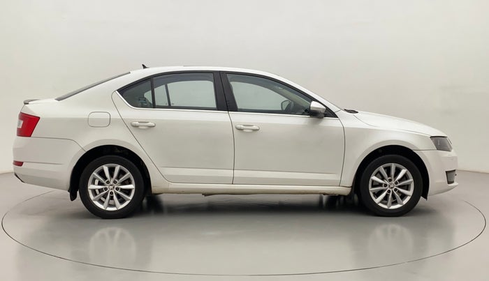 2016 Skoda Octavia 1.8 TSI STYLE PLUS AT, Petrol, Automatic, 92,615 km, Right Side View