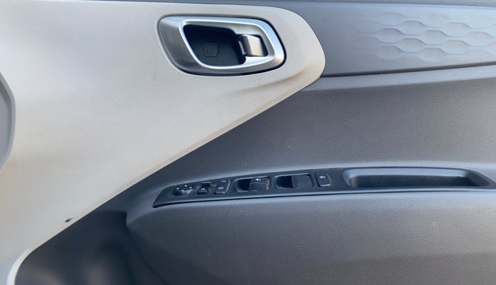 2020 Hyundai GRAND I10 NIOS SPORTZ AMT 1.2 KAPPA VTVT, CNG, Automatic, 85,637 km, Driver Side Door Panels Control