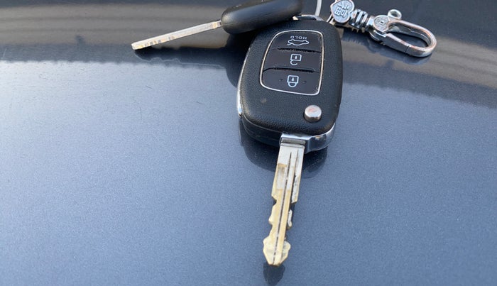 2020 Hyundai GRAND I10 NIOS SPORTZ AMT 1.2 KAPPA VTVT, CNG, Automatic, 85,637 km, Key Close Up