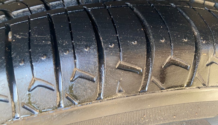 2020 Hyundai GRAND I10 NIOS SPORTZ AMT 1.2 KAPPA VTVT, CNG, Automatic, 85,637 km, Left Rear Tyre Tread