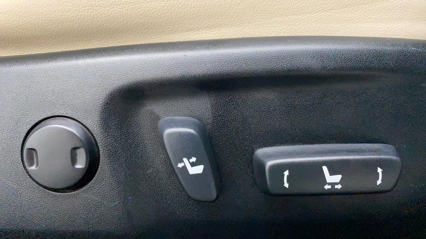 2015 Toyota Corolla Altis VL AT, Petrol, Automatic, 24,463 km, Driver Side Adjustment Panel