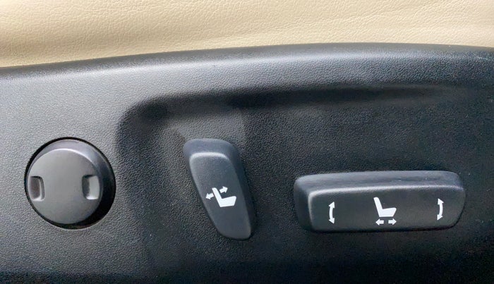 2015 Toyota Corolla Altis VL AT, Petrol, Automatic, 24,463 km, Driver Side Adjustment Panel