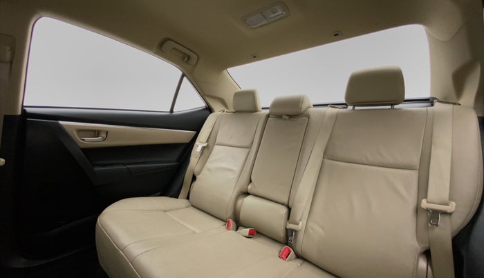2015 Toyota Corolla Altis VL AT, Petrol, Automatic, 24,463 km, Right Side Rear Door Cabin