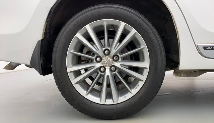 2015 Toyota Corolla Altis VL AT, Petrol, Automatic, 24,463 km, Right Rear Wheel