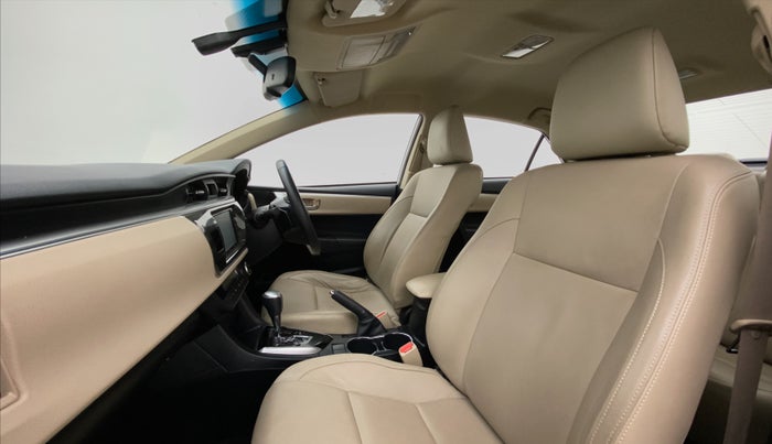 2015 Toyota Corolla Altis VL AT, Petrol, Automatic, 24,463 km, Right Side Front Door Cabin