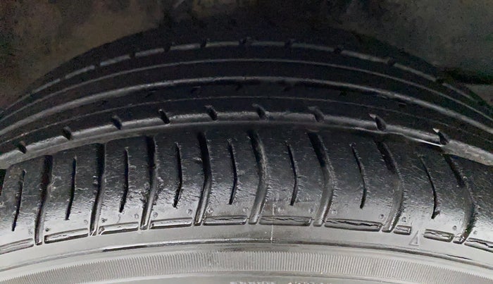 2015 Toyota Corolla Altis VL AT, Petrol, Automatic, 24,463 km, Right Front Tyre Tread