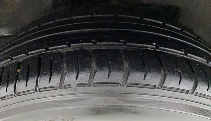 2015 Toyota Corolla Altis VL AT, Petrol, Automatic, 24,463 km, Right Rear Tyre Tread