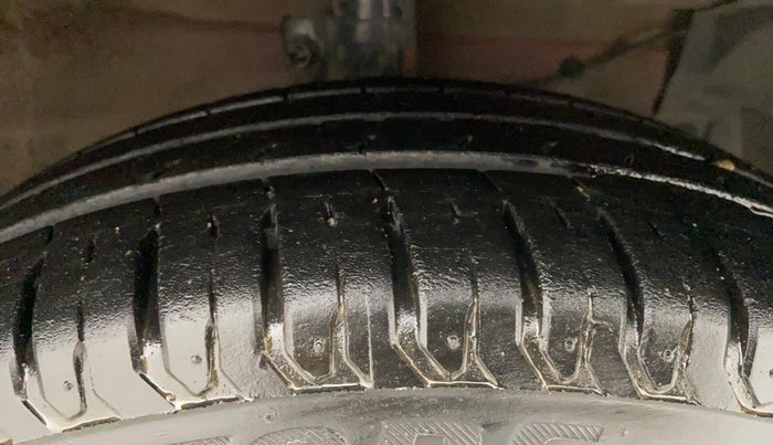 2017 Maruti Ciaz DELTA 1.4 MT PETROL, Petrol, Manual, 1,05,815 km, Right Front Tyre Tread