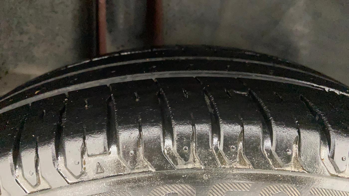 2017 Maruti Ciaz DELTA 1.4 MT PETROL, CNG, Manual, 1,05,815 km, Right Rear Tyre Tread