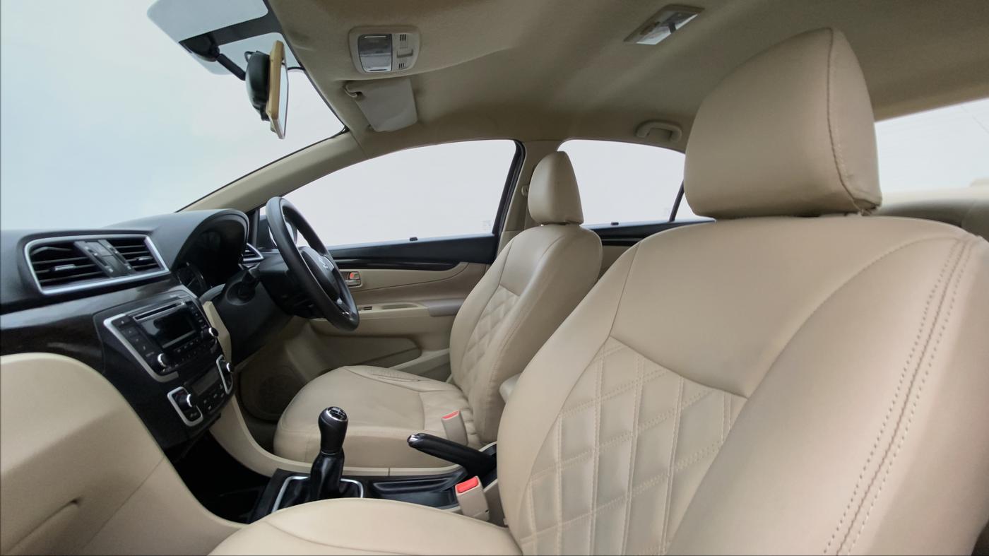 2017 Maruti Ciaz DELTA 1.4 MT PETROL, CNG, Manual, 1,05,815 km, Right Side Front Door Cabin
