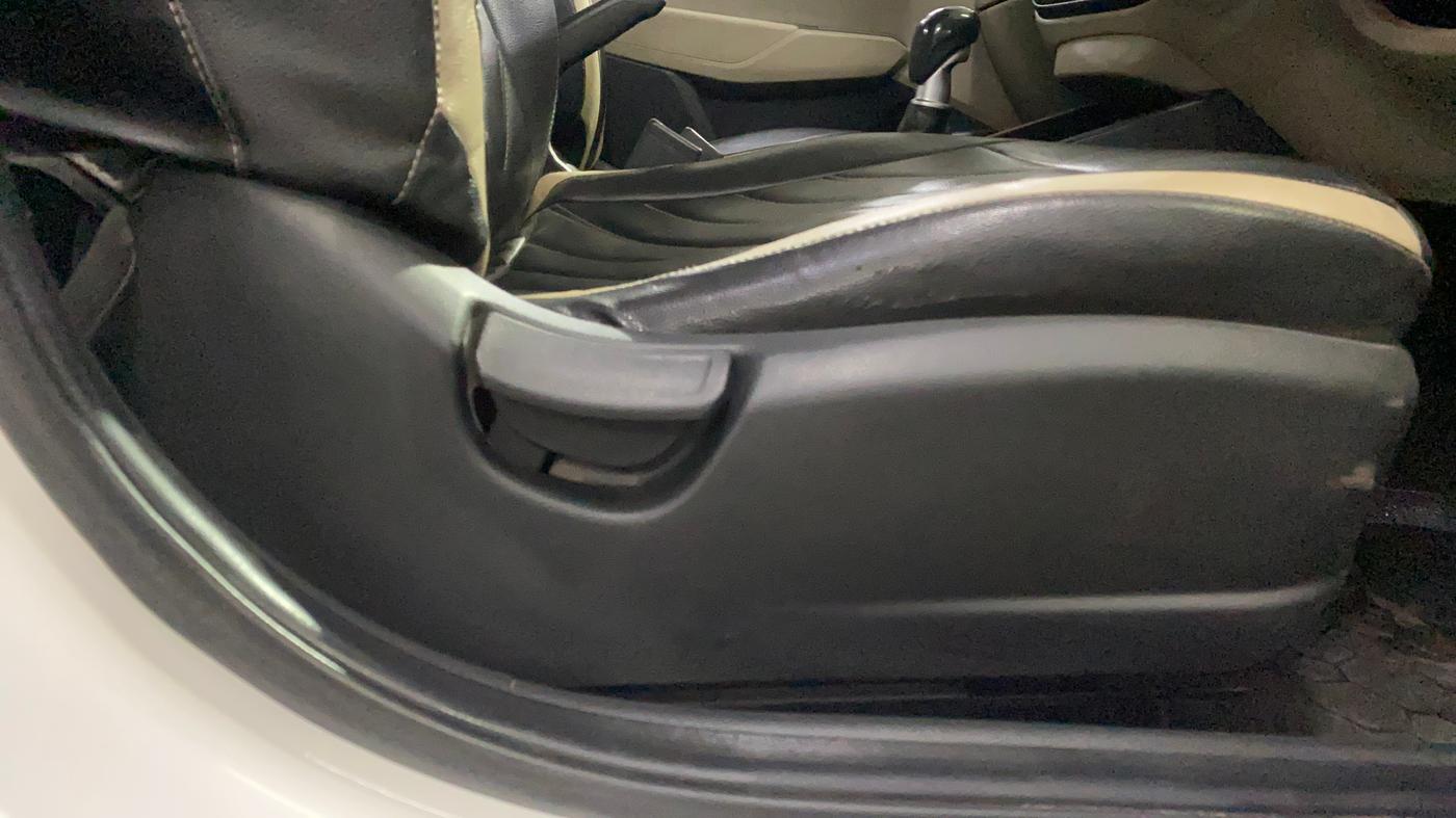 2018 Hyundai Verna 1.4 E PETROL, Petrol, Manual, 75,307 km, Driver Side Adjustment Panel