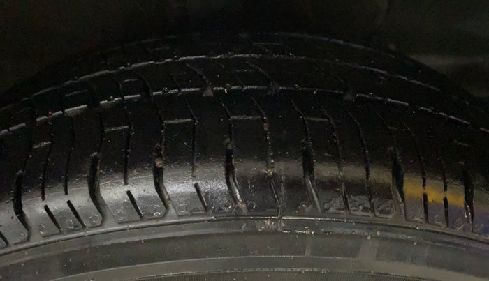 2018 Hyundai Verna 1.4 E PETROL, Petrol, Manual, 75,307 km, Right Front Tyre Tread