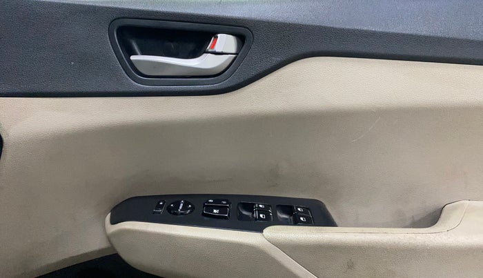 2018 Hyundai Verna 1.4 E PETROL, Petrol, Manual, 75,307 km, Driver Side Door Panels Control