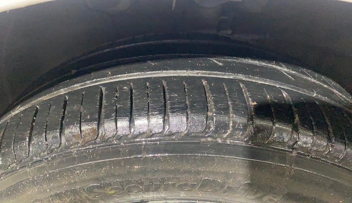 2018 Hyundai Verna 1.4 E PETROL, Petrol, Manual, 75,307 km, Left Front Tyre Tread