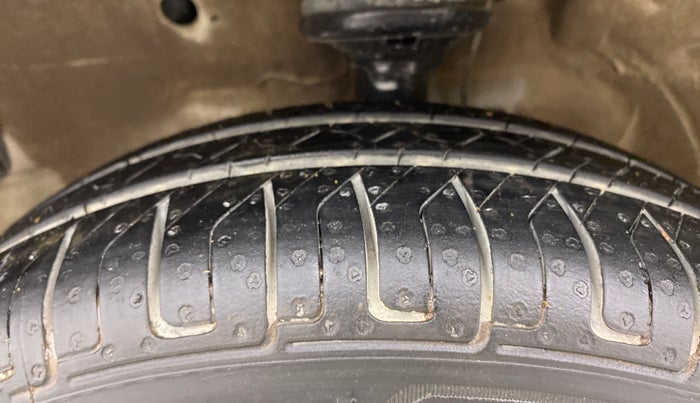 2016 Maruti Wagon R 1.0 VXI, Petrol, Manual, 1,22,260 km, Left Front Tyre Tread