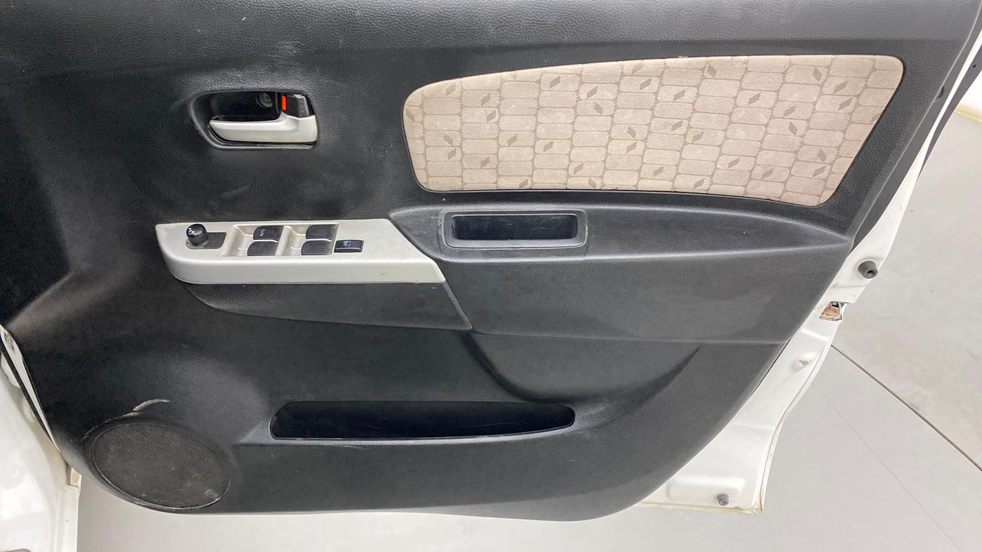 2016 Maruti Wagon R 1.0 VXI, Petrol, Manual, 1,22,260 km, Driver Side Door Panels Control