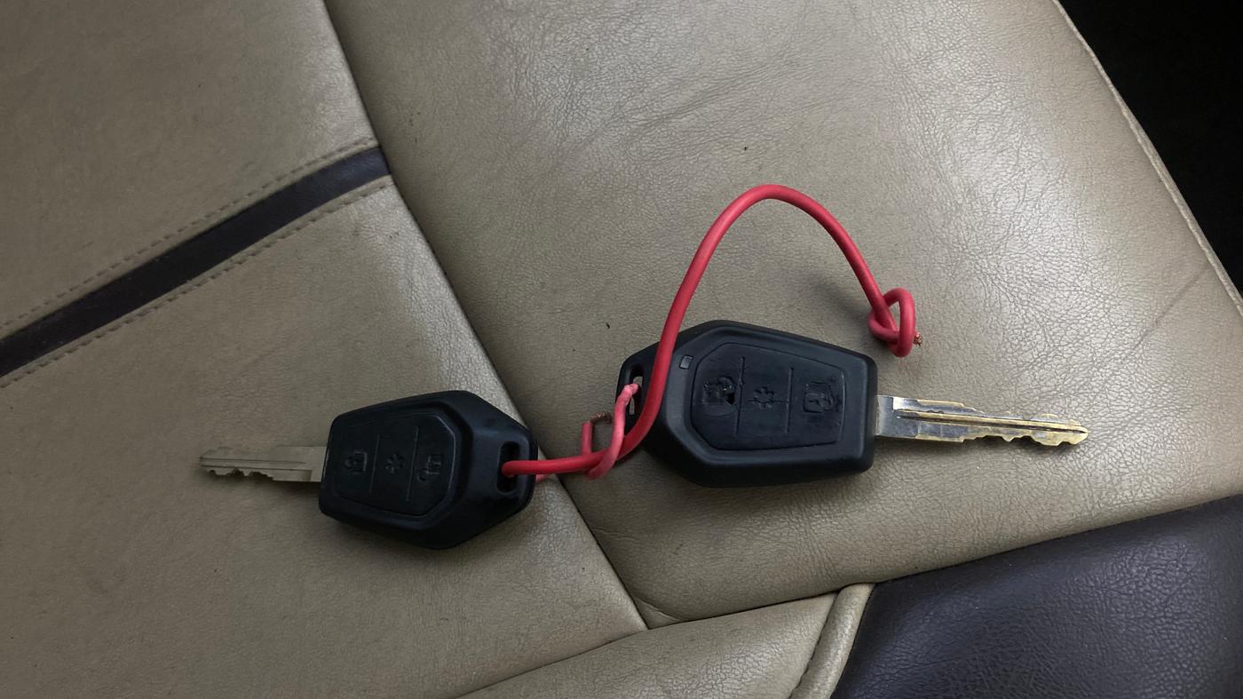 2018 Mahindra TUV300 T8, Diesel, Manual, 1,16,362 km, Key Close Up