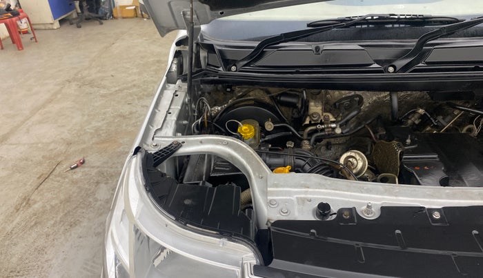 2018 Mahindra TUV300 T8, Diesel, Manual, 1,16,362 km, Engine View - Right