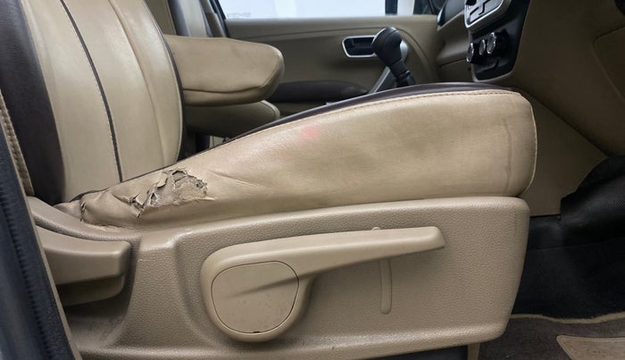 2018 Mahindra TUV300 T8, Diesel, Manual, 1,16,362 km, Driver Side Adjustment Panel