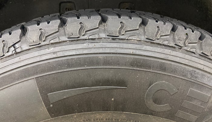 2018 Mahindra TUV300 T8, Diesel, Manual, 1,16,362 km, Left Rear Tyre Tread