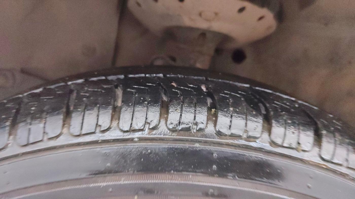 2015 Honda Amaze 1.2L I-VTEC S, Petrol, Manual, 52,065 km, Left Front Tyre Tread