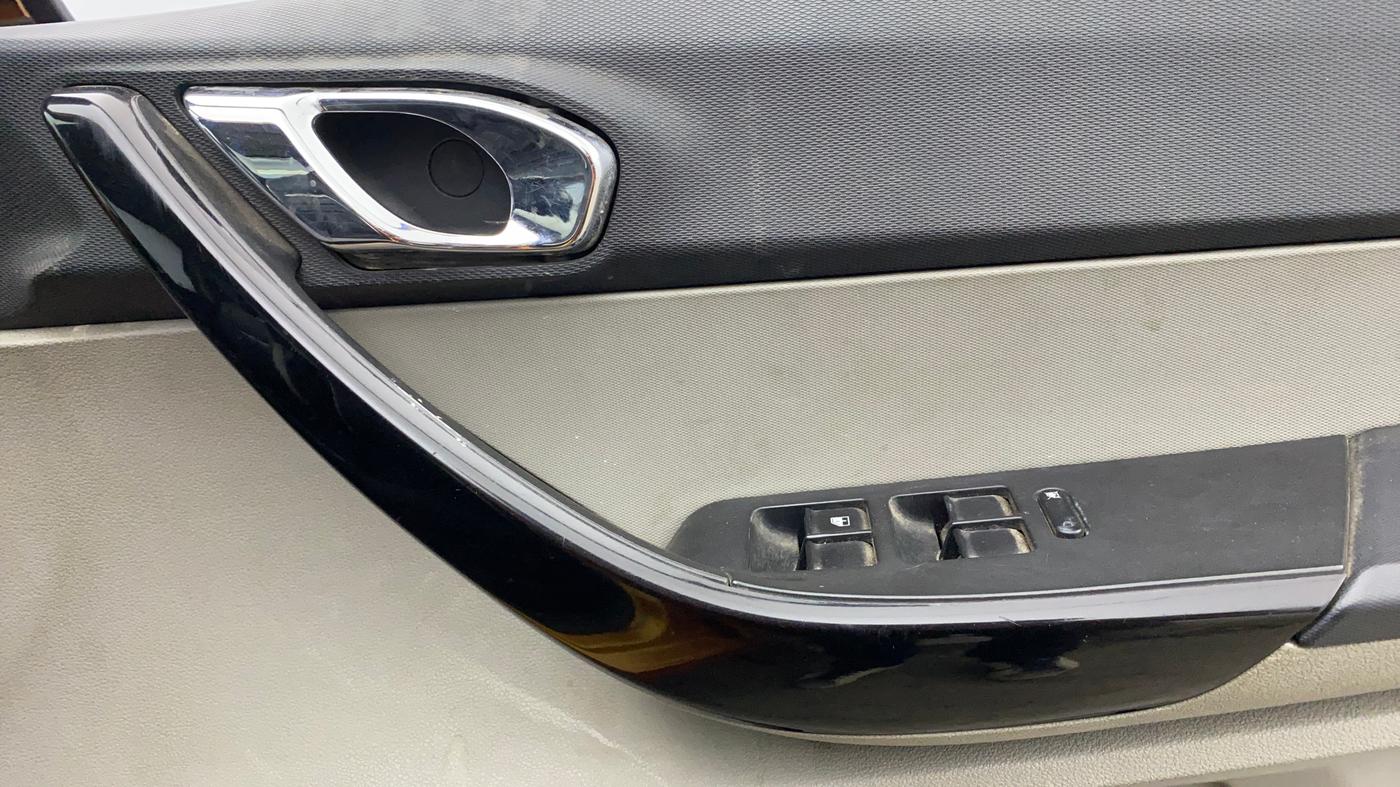 2018 Tata Tiago XZ PETROL, Petrol, Manual, 75,150 km, Driver Side Door Panels Control