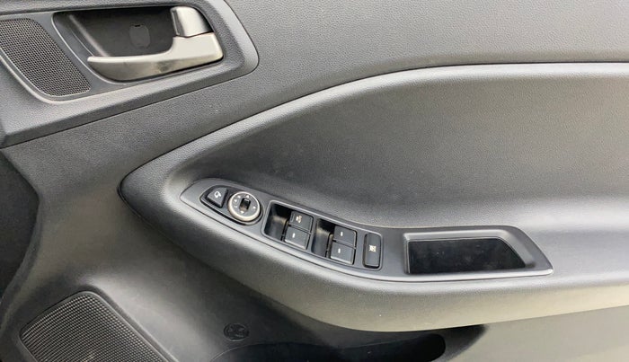 2016 Hyundai i20 Active 1.2 SX, Petrol, Manual, 30,485 km, Driver Side Door Panels Control