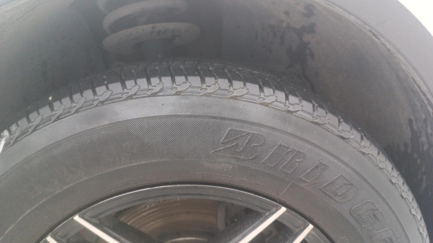 2017 Mahindra XUV500 W6, Diesel, Manual, 76,548 km, Right Front Tyre Tread