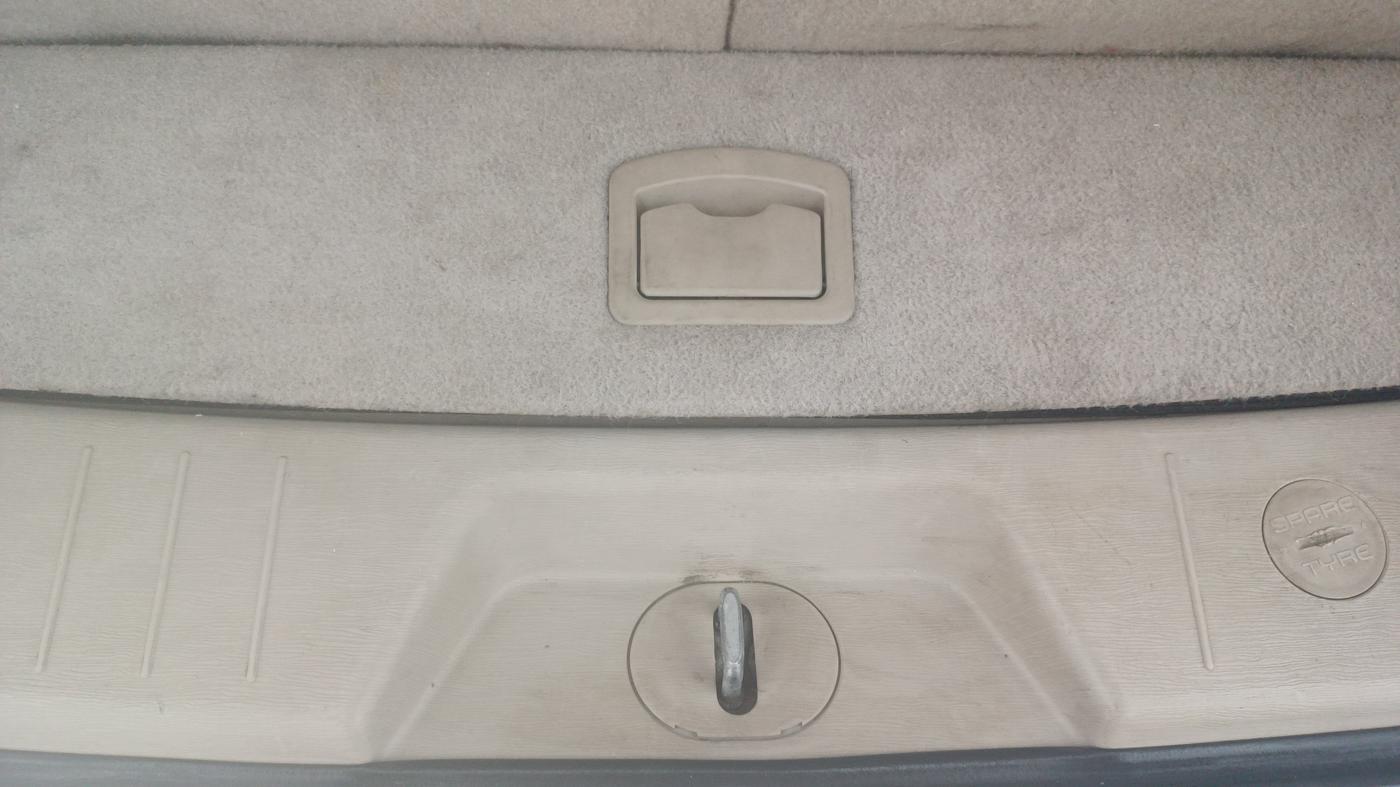 2017 Mahindra XUV500 W6, Diesel, Manual, 76,548 km, Boot Inside