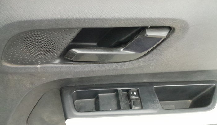 2022 Tata PUNCH PURE MT, Petrol, Manual, 59,254 km, Driver Side Door Panels Control