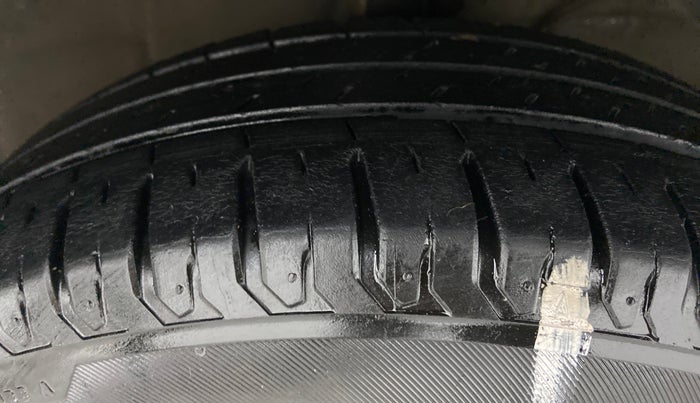 2019 Maruti XL6 ZETA AT SHVS, Petrol, Automatic, 27,054 km, Right Front Tyre Tread