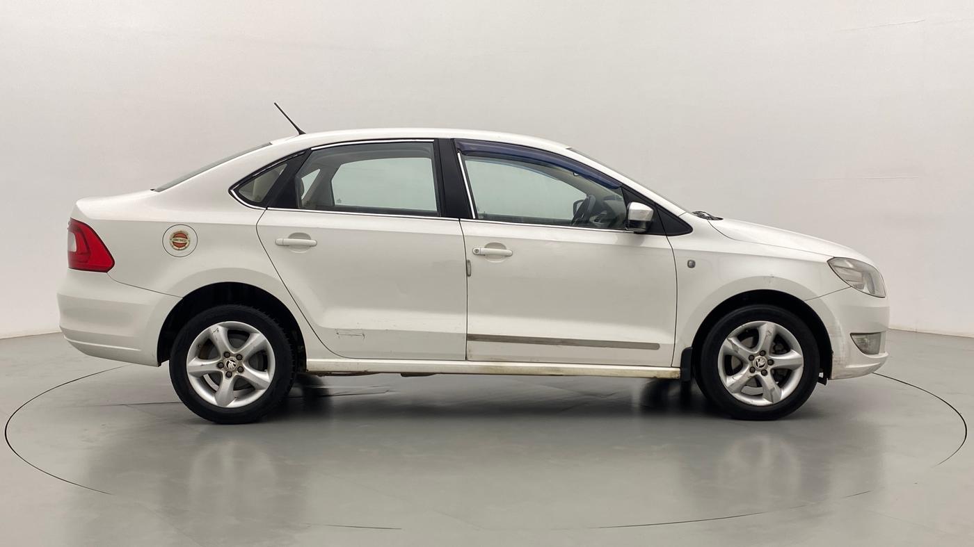 2014 Skoda Rapid ELEGANCE 1.6 TDI MT, Diesel, Manual, 51,091 km, Right Side View