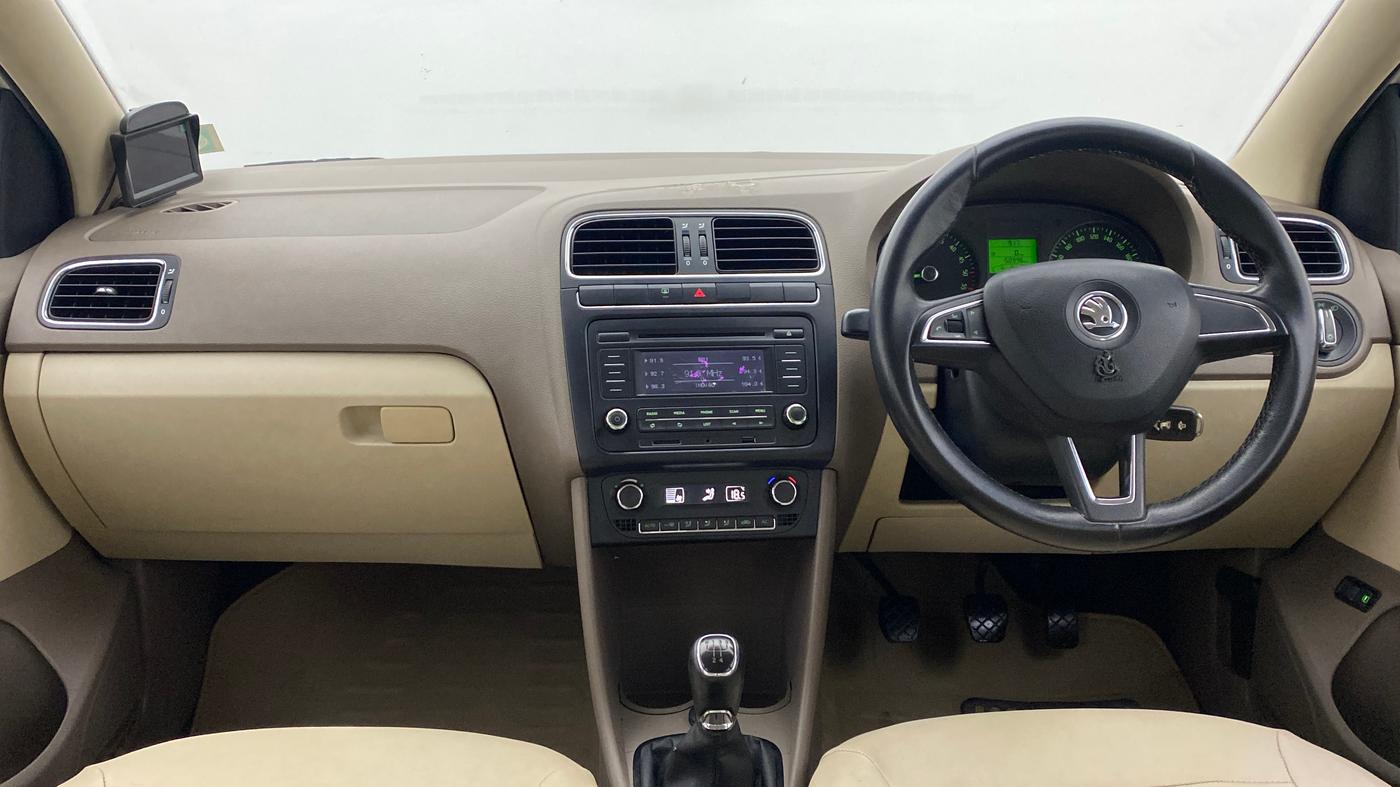2014 Skoda Rapid ELEGANCE 1.6 TDI MT, Diesel, Manual, 51,091 km, Dashboard