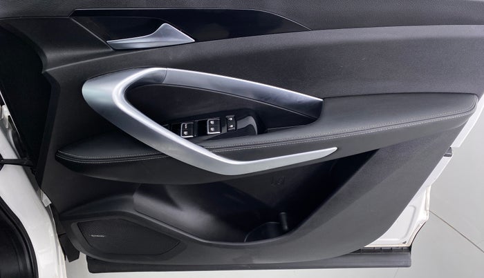 2020 MG HECTOR SHARP DCT PETROL, Petrol, Automatic, 26,032 km, Driver Side Door Panels Control