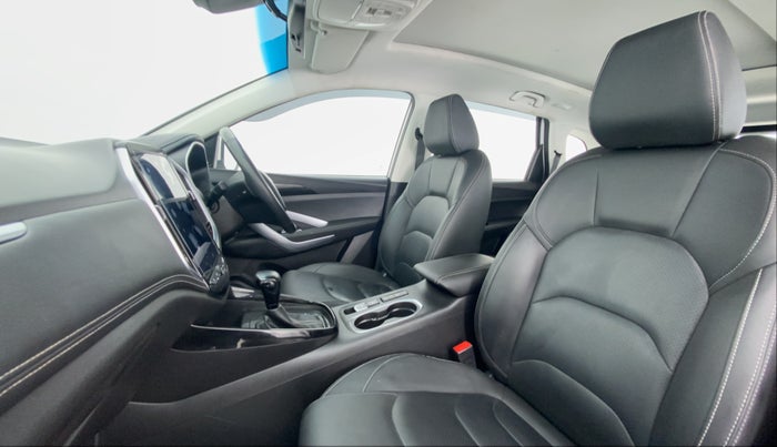 2020 MG HECTOR SHARP DCT PETROL, Petrol, Automatic, 26,032 km, Right Side Front Door Cabin