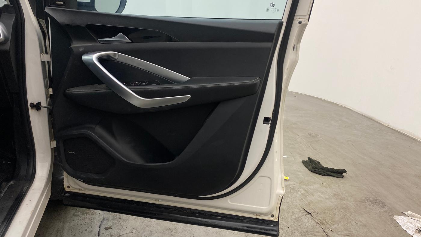 2020 MG HECTOR SHARP 1.5 DCT PETROL, Petrol, Automatic, 1,39,758 km, Driver Side Door Panels Control