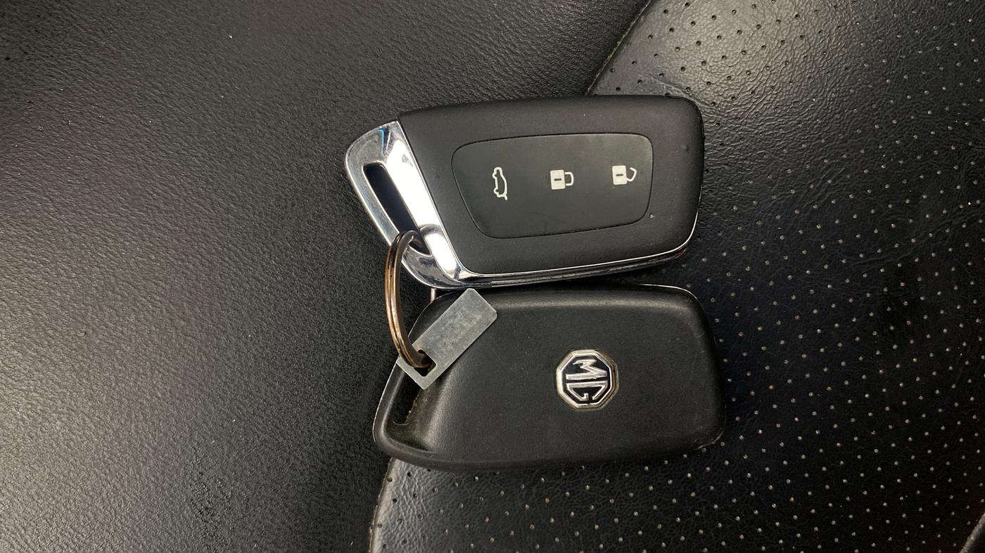 2020 MG HECTOR SHARP 1.5 DCT PETROL, Petrol, Automatic, 1,39,758 km, Key Close Up
