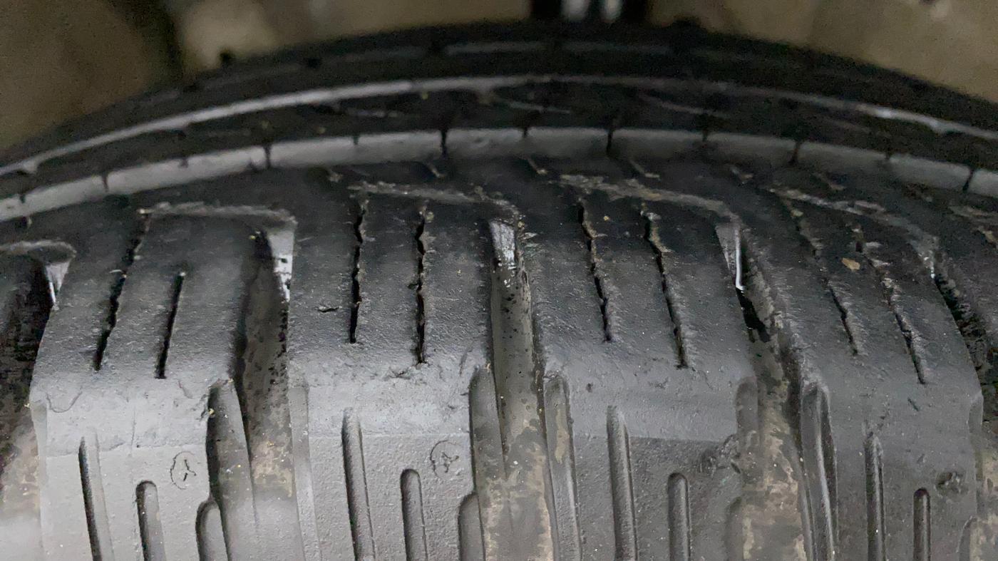 2014 Honda CRV 2.4L 2WD AT, Petrol, Automatic, 1,19,456 km, Right Front Tyre Tread
