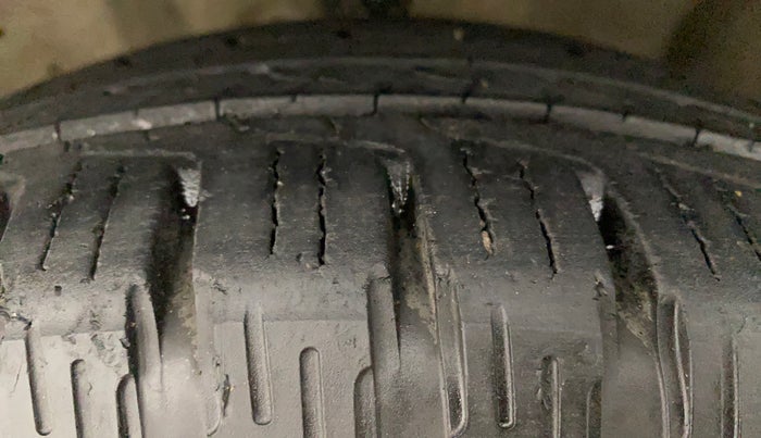2014 Honda CRV 2.4L 2WD AT, Petrol, Automatic, 1,19,456 km, Left Front Tyre Tread