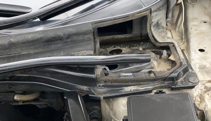 2014 Honda CRV 2.4L 2WD AT, Petrol, Automatic, 1,19,456 km, Bonnet (hood) - Cowl vent panel has minor damage