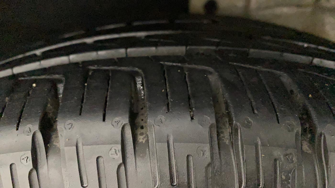 2014 Honda CRV 2.4L 2WD AT, Petrol, Automatic, 1,19,456 km, Right Rear Tyre Tread