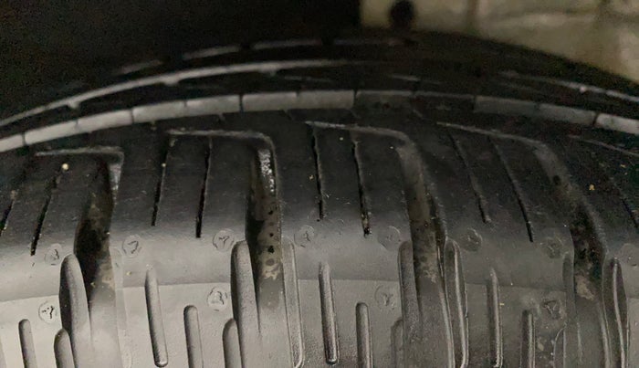 2014 Honda CRV 2.4L 2WD AT, Petrol, Automatic, 1,19,456 km, Right Rear Tyre Tread