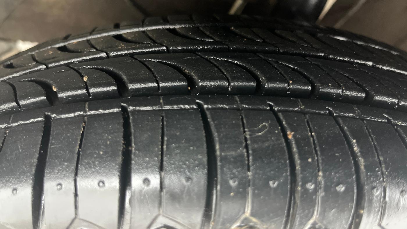 2018 Maruti Swift VXI AMT, Petrol, Automatic, 74,347 km, Left Front Tyre Tread