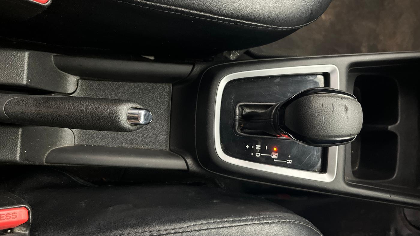 2018 Maruti Swift VXI AMT, Petrol, Automatic, 74,347 km, Gear Lever