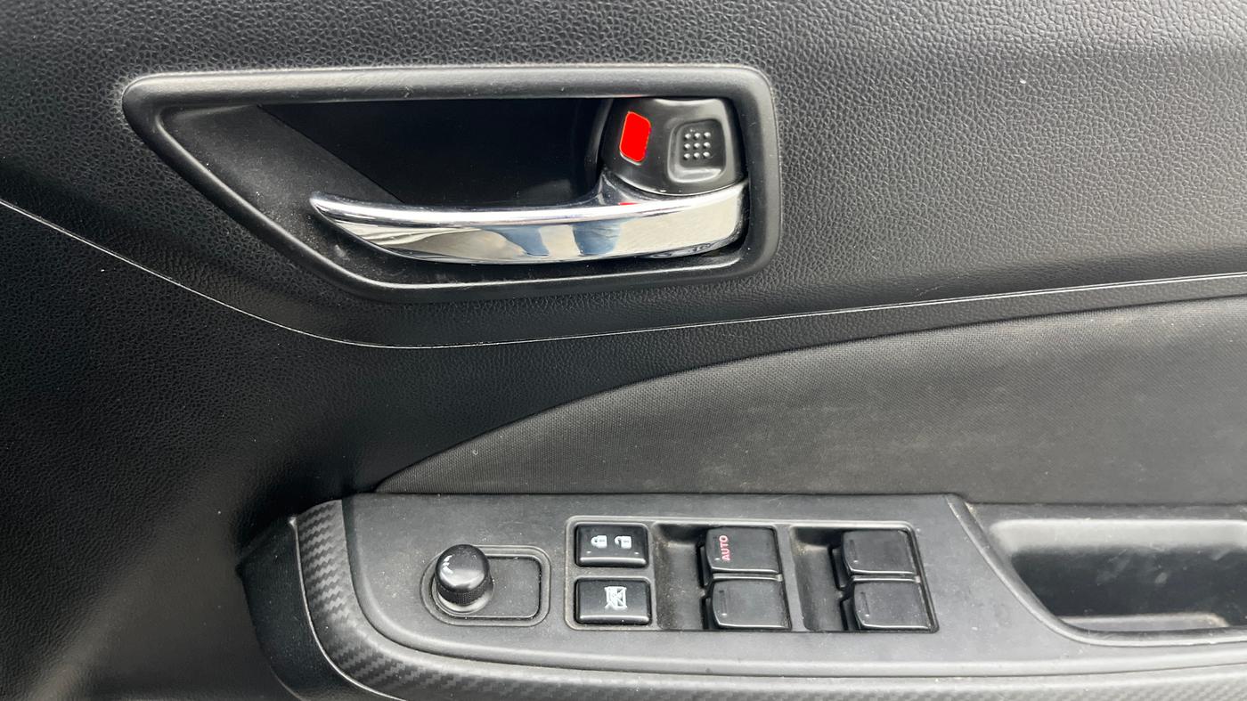 2018 Maruti Swift VXI AMT, Petrol, Automatic, 74,347 km, Driver Side Door Panels Control