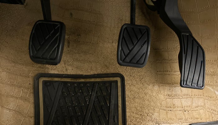 2020 Maruti Swift Dzire TOUR S-CNG, CNG, Manual, 28,904 km, Pedals