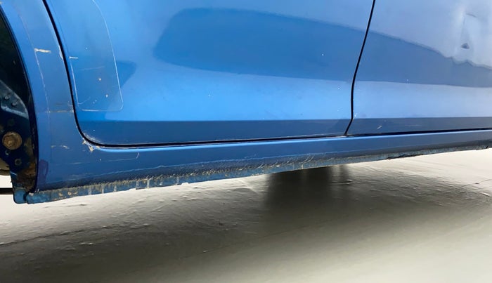 2017 Maruti IGNIS DELTA 1.2, Petrol, Manual, 70,693 km, Right running board - Paint is slightly faded
